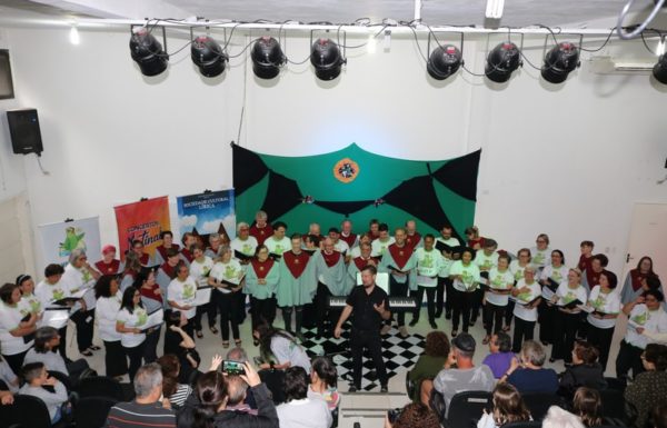 Coral da Lirica de Joinville e Vozes da Babitonga encantam o publico em Itapoa 19