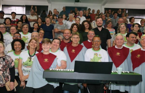 Coral da Lirica de Joinville e Vozes da Babitonga encantam o publico em Itapoa 21