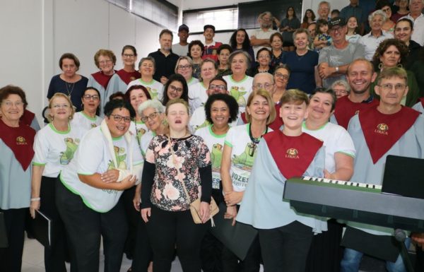 Coral da Lirica de Joinville e Vozes da Babitonga encantam o publico em Itapoa 22