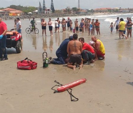 Homem morre apos se afogar em Itapoa 2