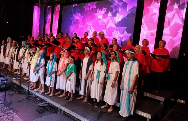 coral vozes da babitonga - caminhando e cantando - cinco anos 4