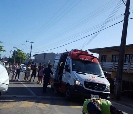 Acidente com dois automóveis na Barra do Sai resulta em duas pessoas feridas 6 - FOTO Itapoa 24Hrs
