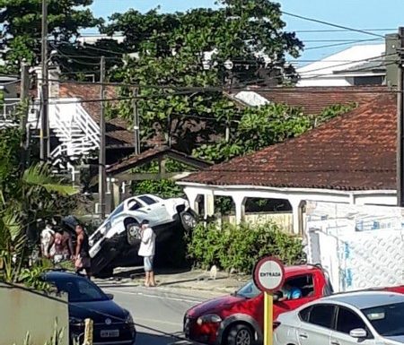 Acidente com dois automóveis na Barra do Sai resulta em duas pessoas feridas 7 - FOTO Grupos do WhatsApp