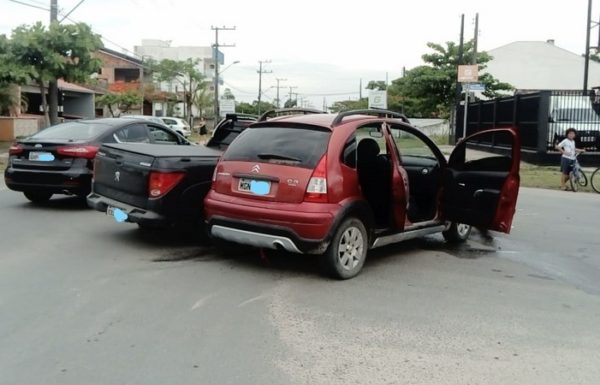 Acidente entre dois automoveis no Caminho da Onca 03 - FOTO Grupos do WhatsApp - Divulgação.