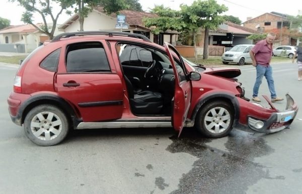 Acidente entre dois automoveis no Caminho da Onca 05 - FOTO Grupos do WhatsApp - Divulgação.