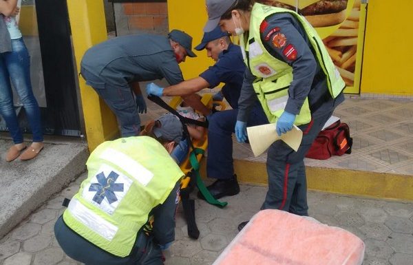 Acidente entre dois automoveis no Caminho da Onca 08 - FOTO Corpo de Bombeiros Militar de Itapoa - Divulgacao.