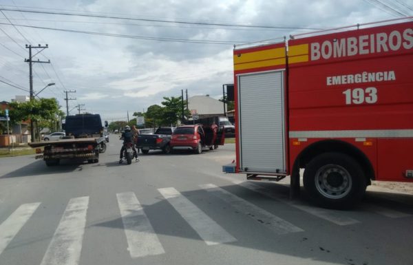 Acidente entre dois automoveis no Caminho da Onca 09 - FOTO Corpo de Bombeiros Militar de Itapoa - Divulgacao.