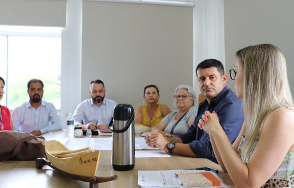 Amunesc entrega projeto de mercado municipal para Itapoa 4