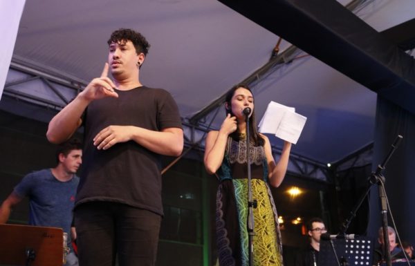 Noite Cultural no Porto Itapoa inicia em grande estilo – e neste sabado 21-12 tem mais 26