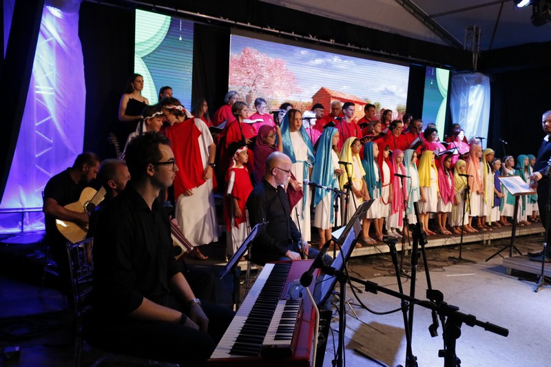 Noite Cultural no Porto Itapoa inicia em grande estilo – e neste sabado 21-12 tem mais 28