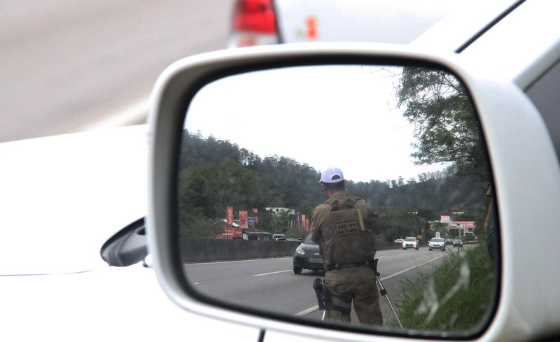 Policia Militar Rodoviaria orienta sobre cuidados ao pegar a estrada neste fim de ano