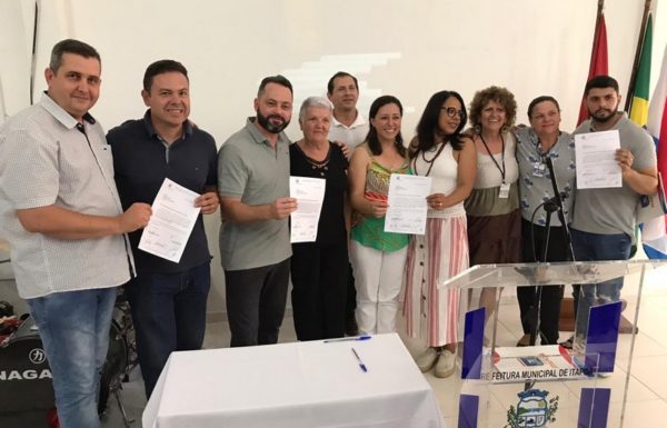 Prefeitura de Itapoa assina ordens de servico para a construcao de salas de musica nas escolas 1