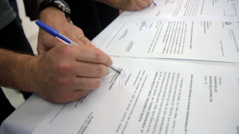 Prefeitura de Itapoa assina ordens de servico para a construcao de salas de musica nas escolas 4