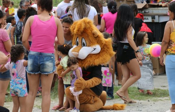 mais de 3 mil brinquedos sao distribuidos pelo projeto natal da magia 05
