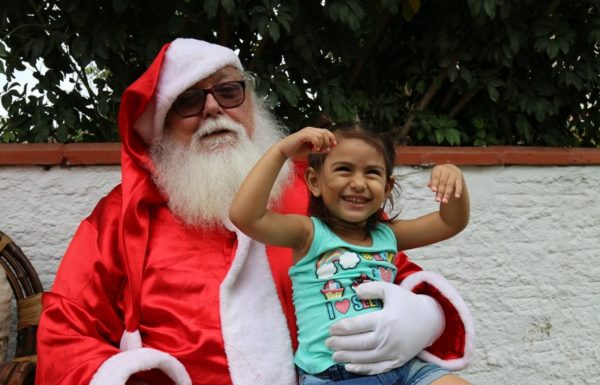 mais de 3 mil brinquedos sao distribuidos pelo projeto natal da magia 06