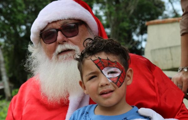 mais de 3 mil brinquedos sao distribuidos pelo projeto natal da magia 10