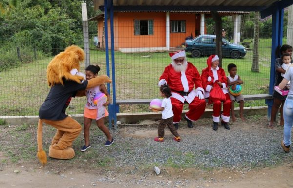 mais de 3 mil brinquedos sao distribuidos pelo projeto natal da magia 11