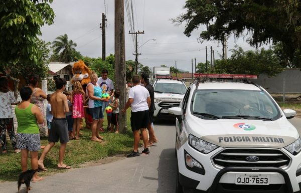 mais de 3 mil brinquedos sao distribuidos pelo projeto natal da magia 13