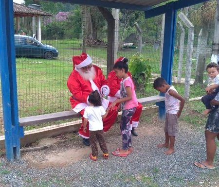 mais de 3 mil brinquedos sao distribuidos pelo projeto natal da magia 17