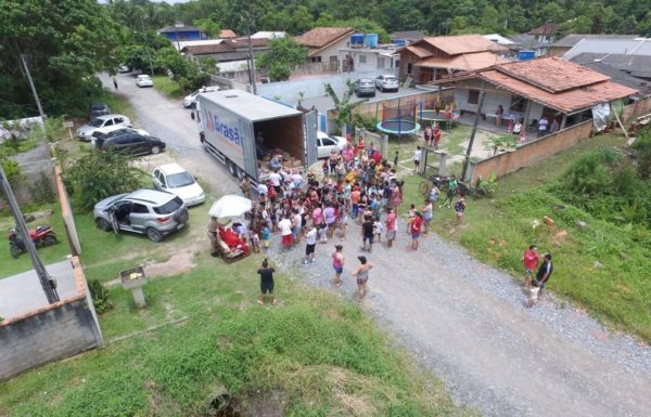 mais de 3 mil brinquedos sao distribuidos pelo projeto natal da magia 22