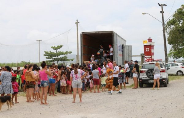 mais de 3 mil brinquedos sao distribuidos pelo projeto natal da magia 25