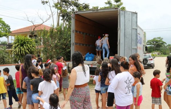 mais de 3 mil brinquedos sao distribuidos pelo projeto natal da magia 26