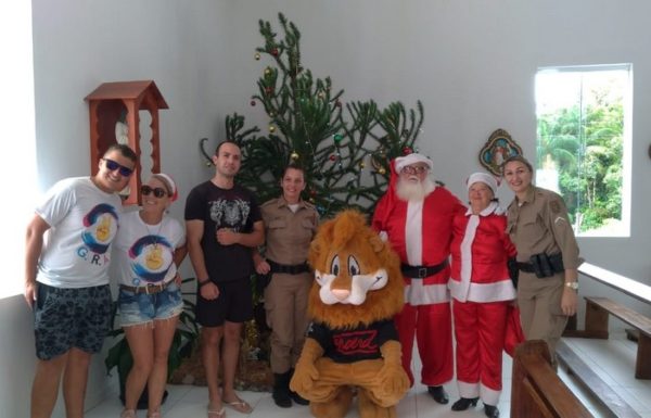 mais de 3 mil brinquedos sao distribuidos pelo projeto natal da magia 27