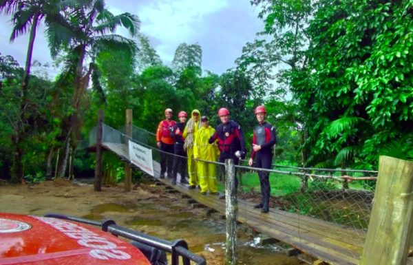 Bombeiros de resgatam seis pessoas e um cachorro que estavam ilhados em Garuva 01