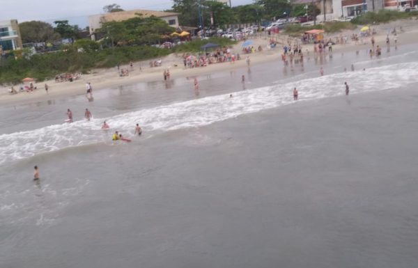 PM do Helicoptero Aguia salva crianca de afogamento em Itapoa