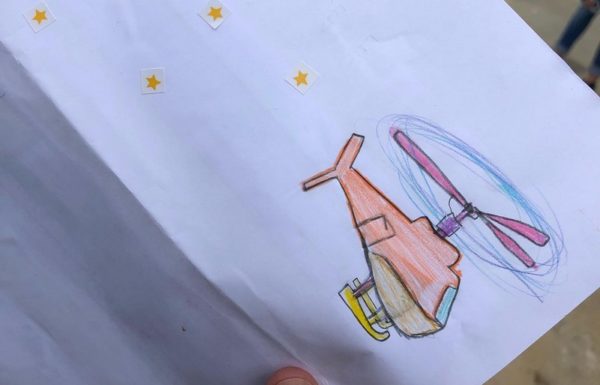 Policiais do Helicoptero Aguia 1 recebem visita de menina salva por eles de afogamento 4