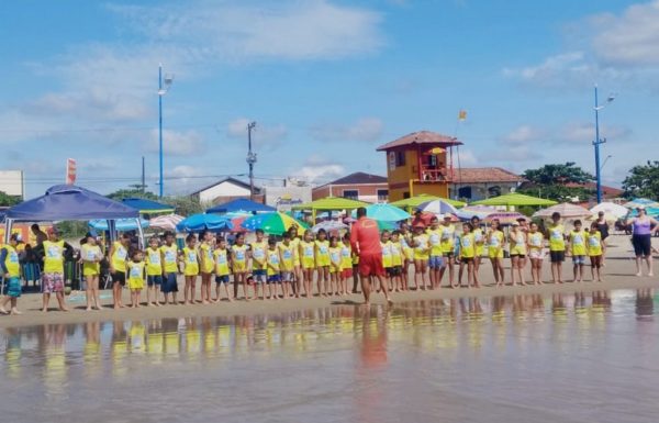 Projeto Golfinho ja formou mais de 100 criancas nesta temporada em Itapoa 01