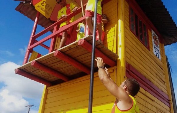 Projeto Golfinho ja formou mais de 100 criancas nesta temporada em Itapoa 07