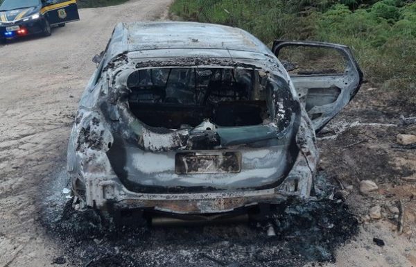 Assalto a onibus mobiliza a Policia na subida da Serra pela BR-376 1