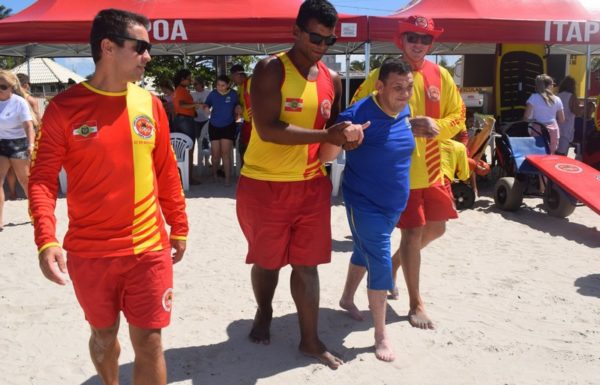 Corpo de Bombeiros Militar de Itapoa realiza Projeto Praia Acessivel 01