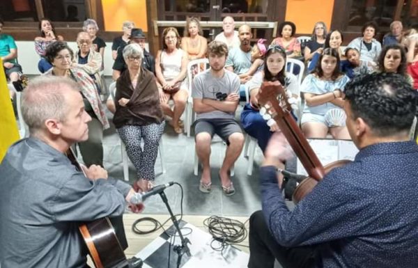 Estudantes de Itapoa prestigiam muita musica e história com o projeto Sua Majestade o Violao 03