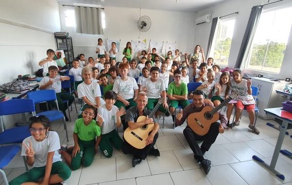 Estudantes de Itapoa prestigiam muita musica e história com o projeto Sua Majestade o Violao 06