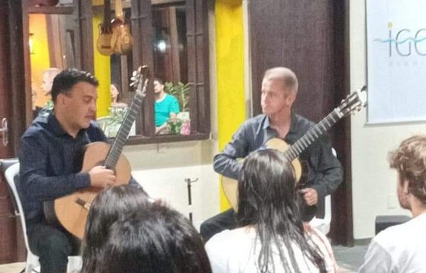 Estudantes de Itapoa prestigiam muita musica e história com o projeto Sua Majestade o Violao 07