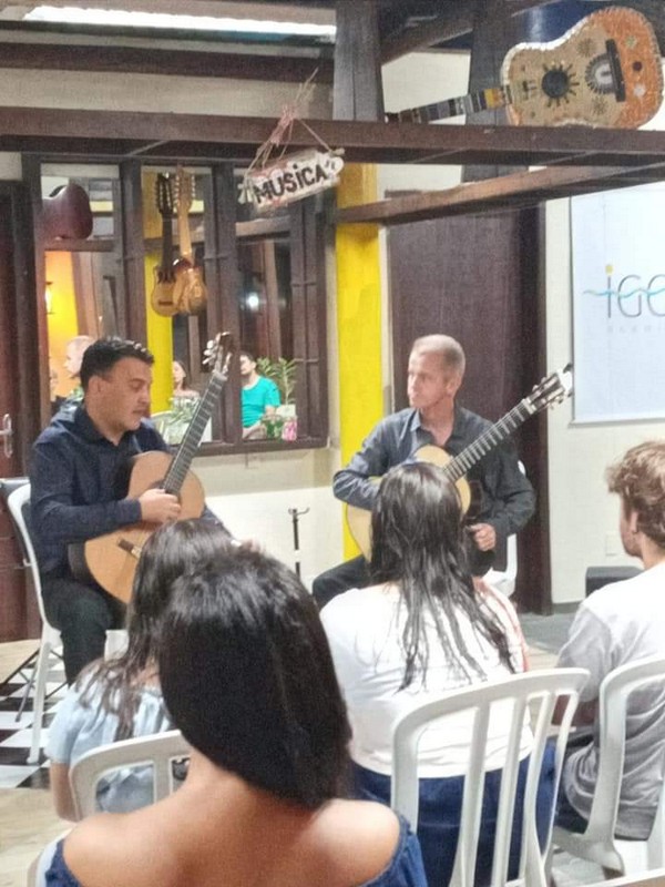 Estudantes de Itapoa prestigiam muita musica e história com o projeto Sua Majestade o Violao 07