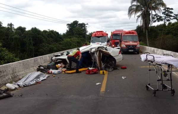 Motorista morre apos bater carro em ponte da Estrada Cornelsen em Itapoa 3