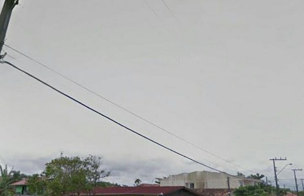 Residencia e destruida apos incendio na Barra do Sai 05