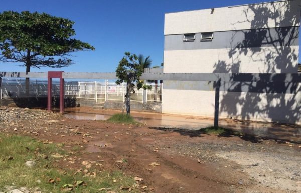 Mare alta causa alagamentos e ressaca em Itapoa 10