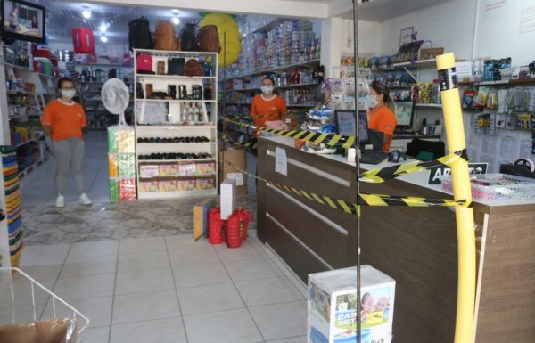 -2- FOTO Julio Penteriche - Praia de Itapoá SC Estabelecimentos comerciais de Itapoa sofrem com o momento economico causado pelo coronavirus