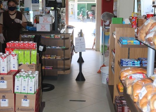 -4- FOTO Julio Penteriche - Praia de Itapoá SC Estabelecimentos comerciais de Itapoa sofrem com o momento economico causado pelo coronavirus