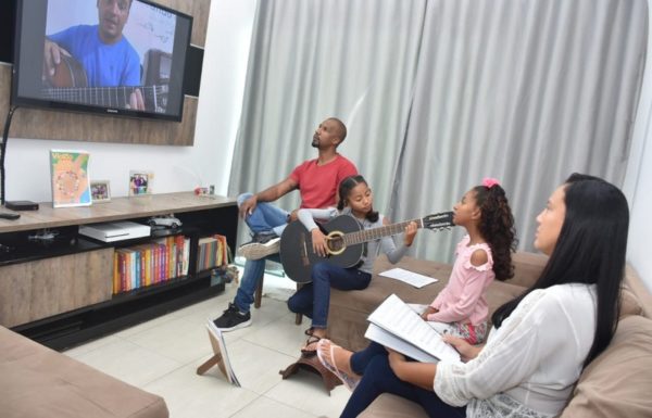 A Cultura tambem precisou se adaptar ao novo momento - Gilson e família 2 - FOTO Arquivo Pessoal