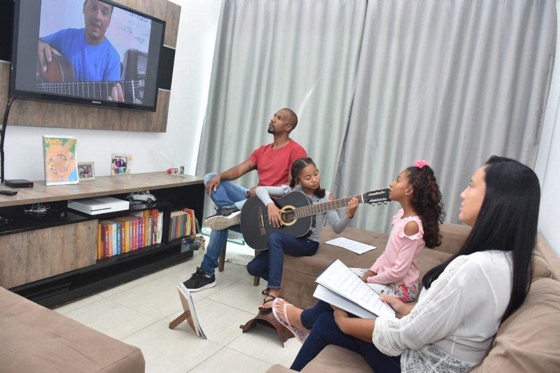 A Cultura tambem precisou se adaptar ao novo momento - Gilson e família 2 - FOTO Arquivo Pessoal