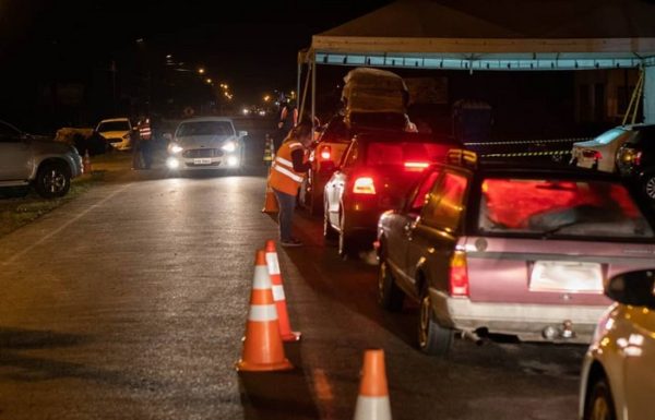 Muitos veiculos sao impedidos de entrar em Itapoa nas primeiras horas das barreiras sanitarias 1