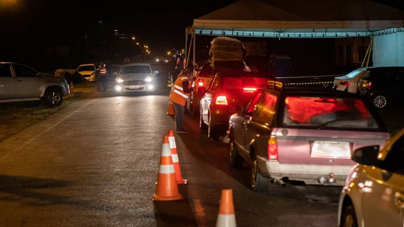 Muitos veiculos sao impedidos de entrar em Itapoa nas primeiras horas das barreiras sanitarias 1