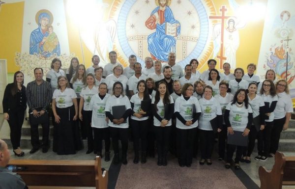 Atuais e ex-coristas do Coral Vozes da Babitonga celebram os cinco anos de atividades do Projeto -2- FOTO Coral Vozes da Babitonga - Divulgação