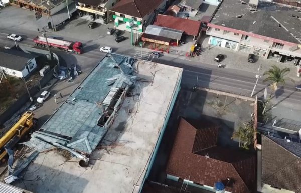 Itens de ajuda humanitaria sao entregues em diversas cidades de SC, inclusive Garuva 03