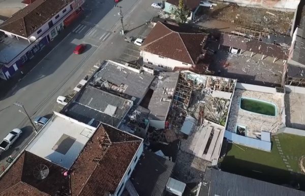 Itens de ajuda humanitaria sao entregues em diversas cidades de SC, inclusive Garuva 04